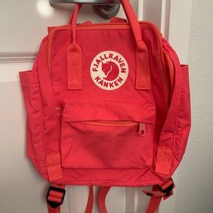 Mini Fjallraven Kanken in Peach